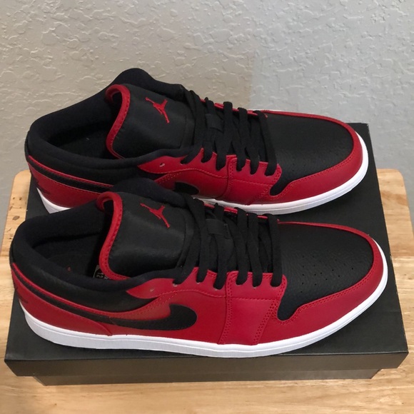 nike reverse bred low